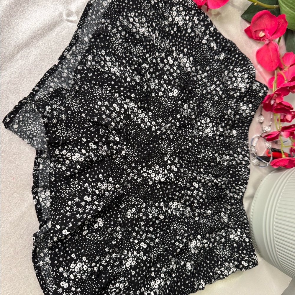 Sky & Sparrow Black and White Patterned Fabric Shorts